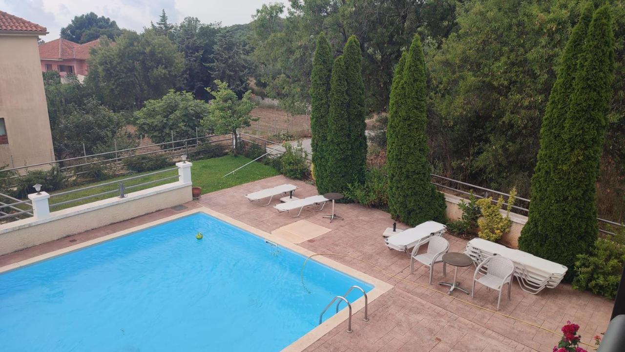 Guesthouse Michobeis Kamarína Exteriér fotografie